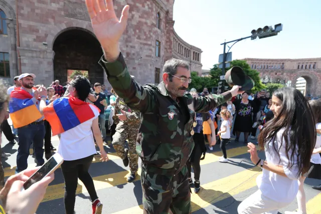 Armenia: Paszynian wzywa do zaprzestania protestów