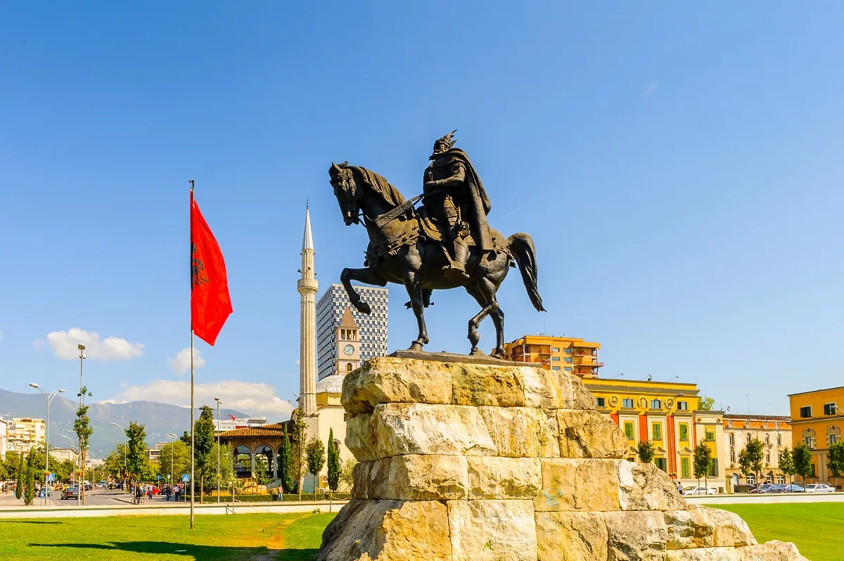 3324789-tirana.jpg