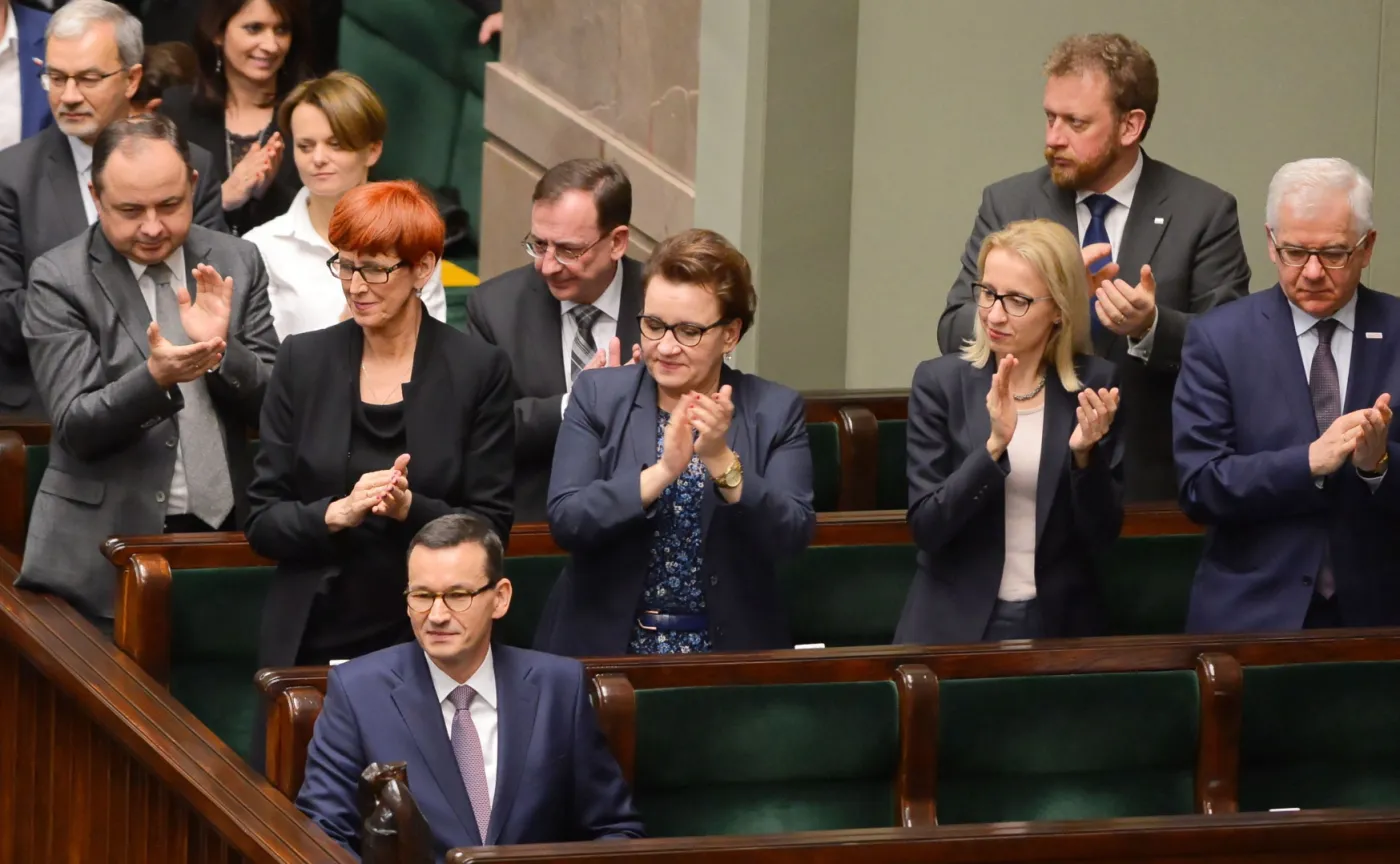 Zmiany w podatkach i mechanizm gwarantujący brak podwyżek cen prądu. Rządzący sięgają po nowe argumenty
