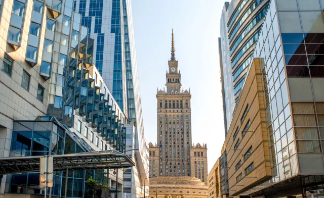 Komisja weryfikacyjna: W wyniku reprywatyzacji Warszawa straciła 21,5 miliarda zł