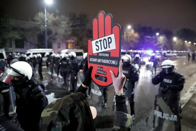 Prawica rozważa krok w tył w sprawie aborcji