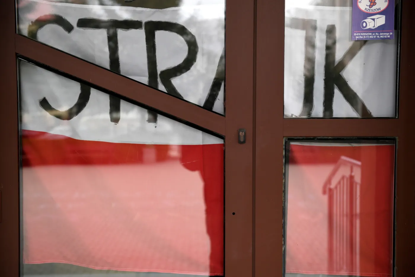 Mama, tata i strajk. Dzieci weszły do firm i na sądowe korytarze
