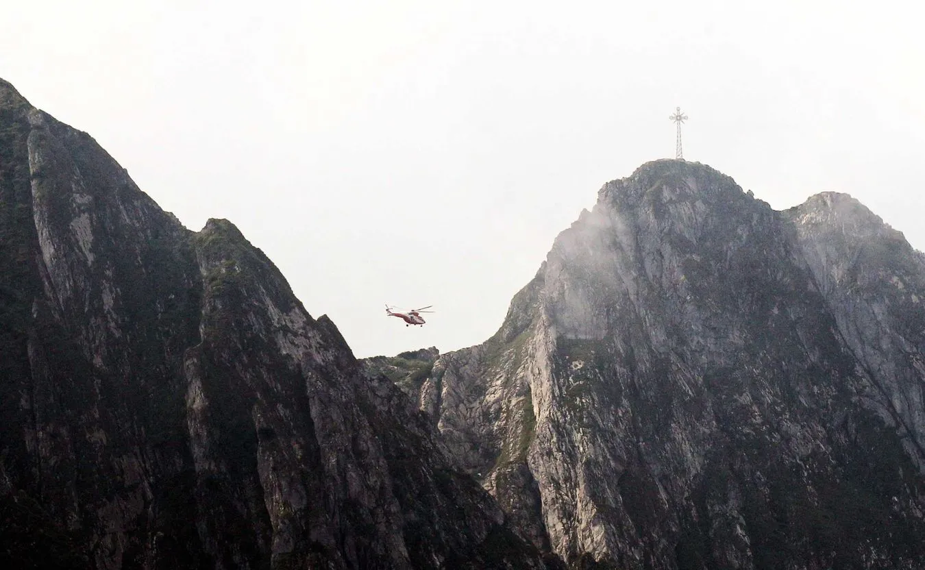 Tatry: Ratownicy dotarli do ciał obydwu grotołazów w Jaskini Wielkiej Śnieżnej