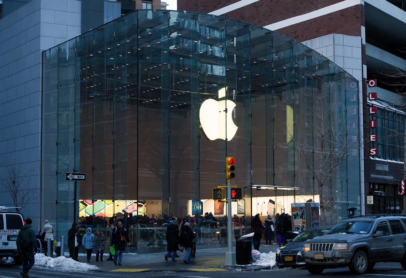 Wartość Apple przekroczyła 1 bilion USD. Wall Street w górę