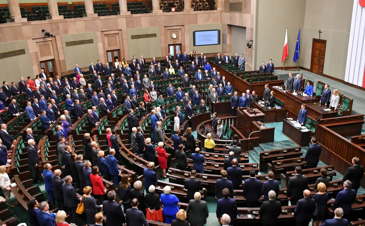 Tak dużo ugrupowań nie było w Sejmie od wprowadzenia progu wyborczego [OPINIA]