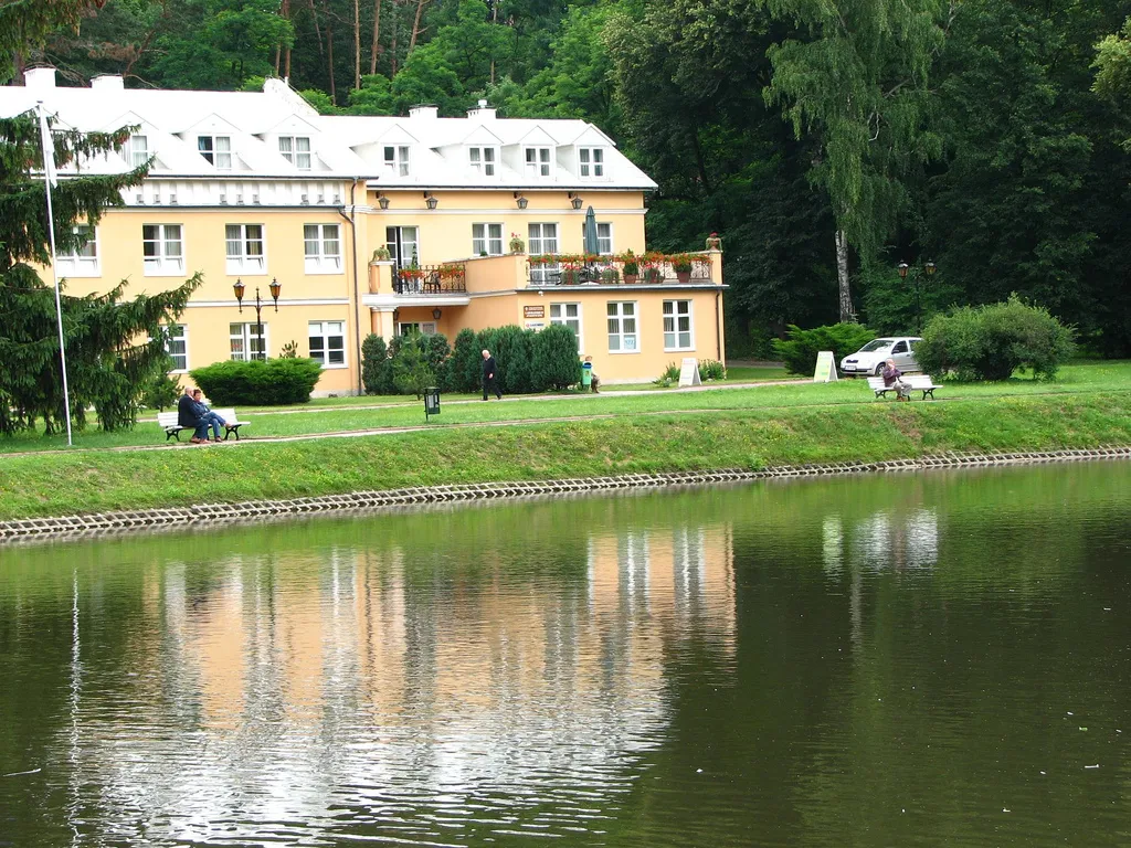 825960-naleczow.jpg
