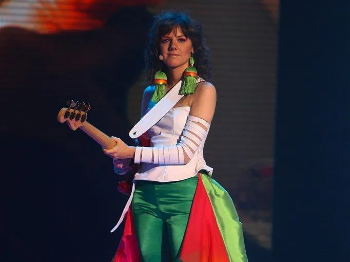 Olivia Livki w "Must Be The Music