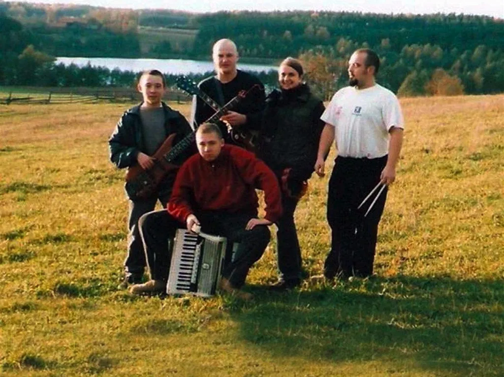 Z nowym gitarzystą i wokalistką