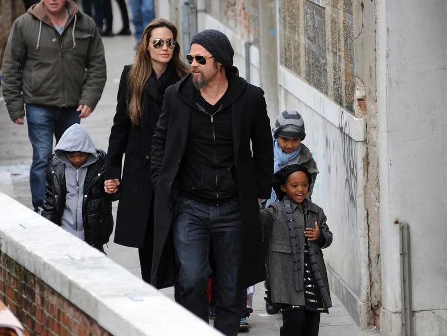 Angelina Jolie i Brad Pitt z dziećmi