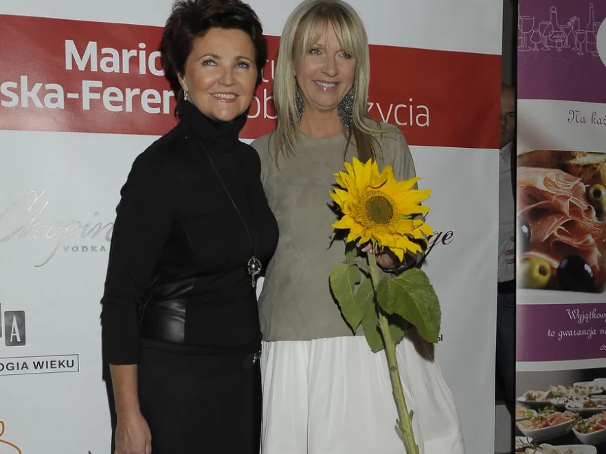 Za dużo czerni! Jolanta Kwaśniewska w przytłaczającej stylizacji