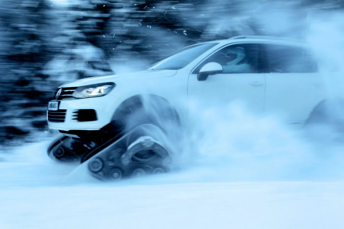 Volkswagen zbudował czołg! Snowareg na zdjęciach w akcji