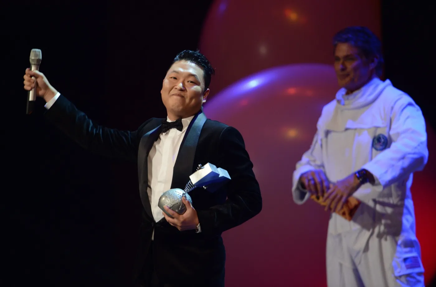 4262405-psy.jpg