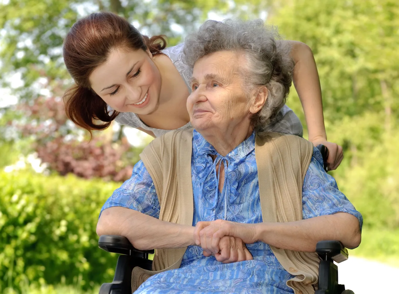 senior babcia pomoc wsparcie chory