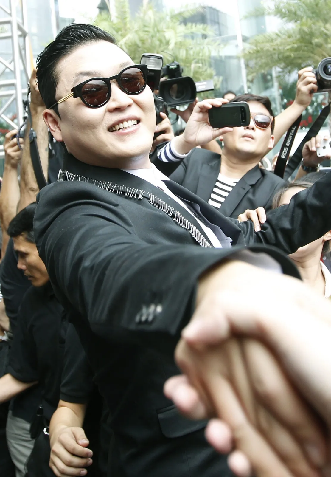 4349163-psy.jpg