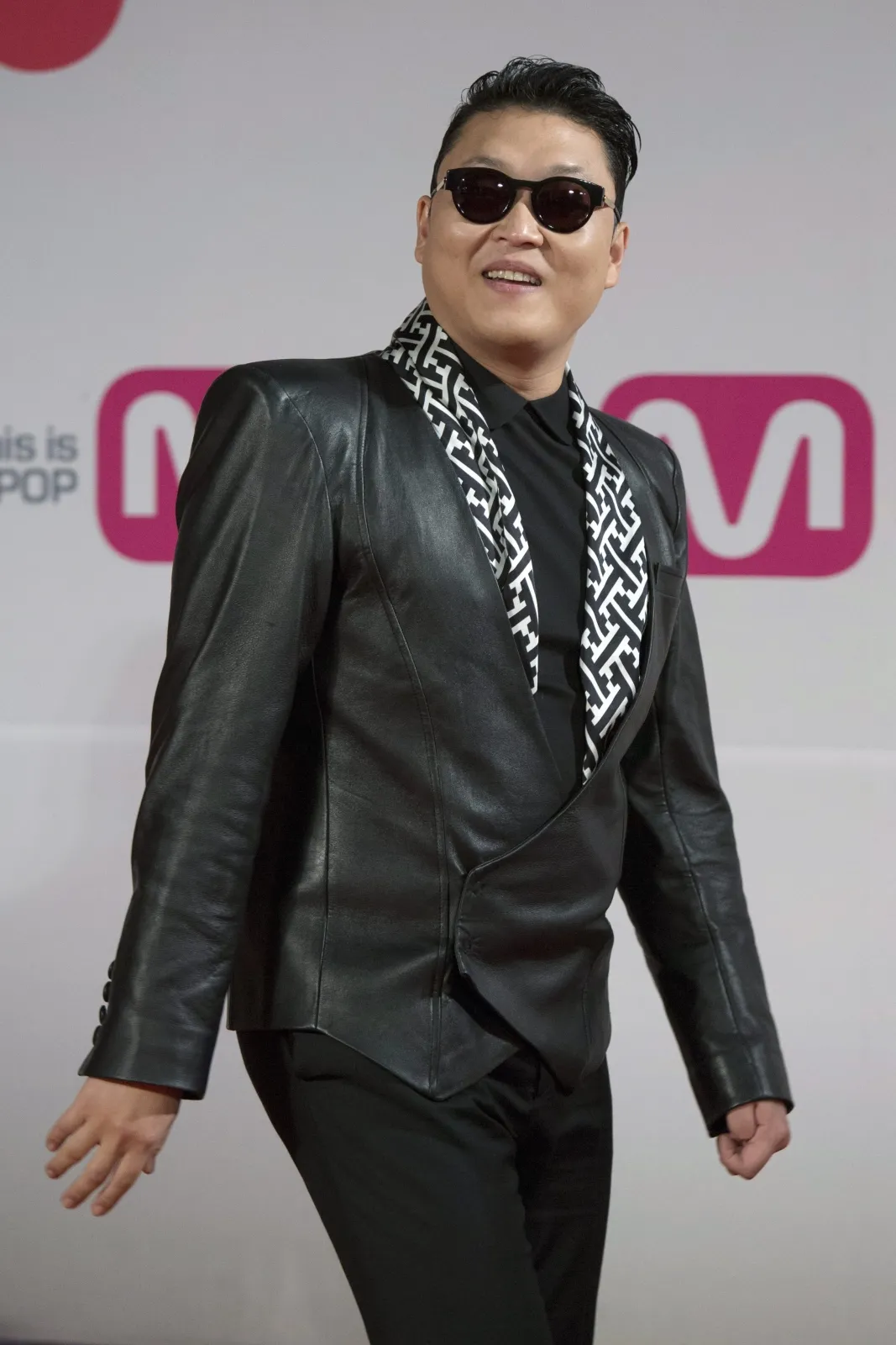 4349366-psy.jpg