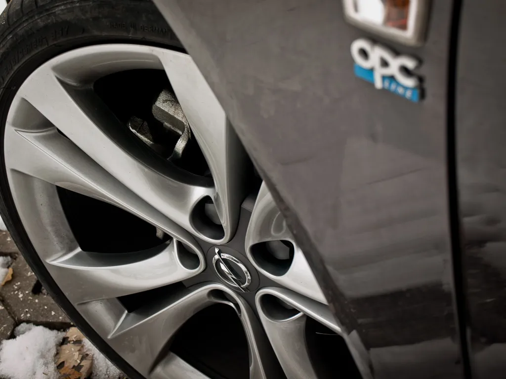 Dwie turbiny, napęd 4x4 i królewskie wnętrze. Opel insignia 2.0 CDTI BiTurbo Ecotec