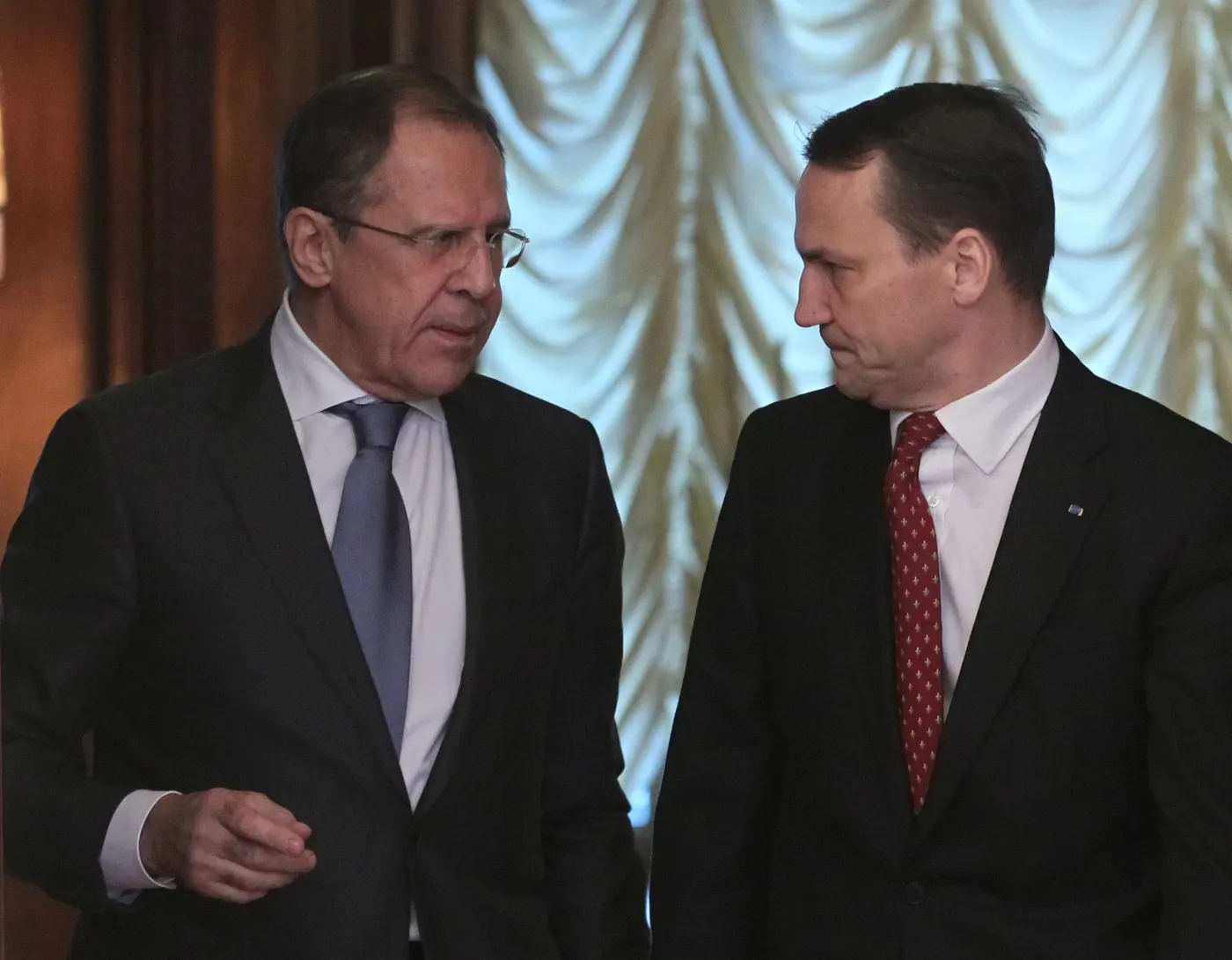 Sikorski w Moskwie o "trudnych problemach związanych ze Smoleńskiem"