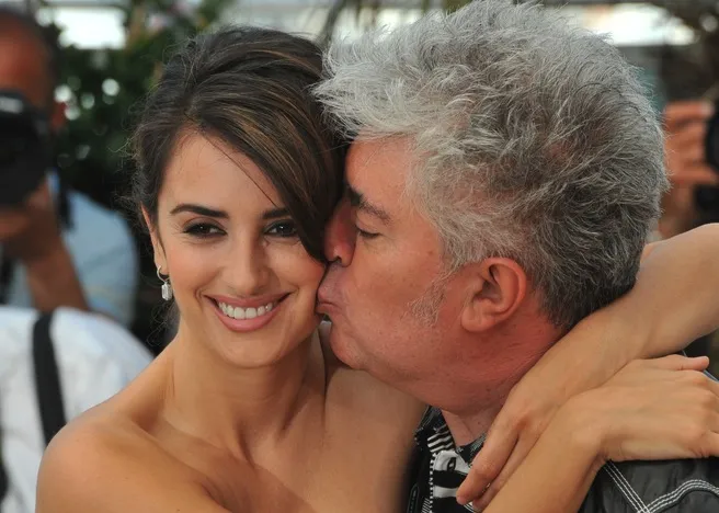 Pedro Almodóvar, przelotni kochankowie i erotyczne fantazje w chmurach