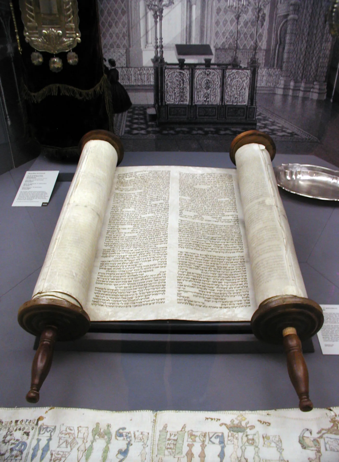 Zwój Tory z synagogi w Kolonii