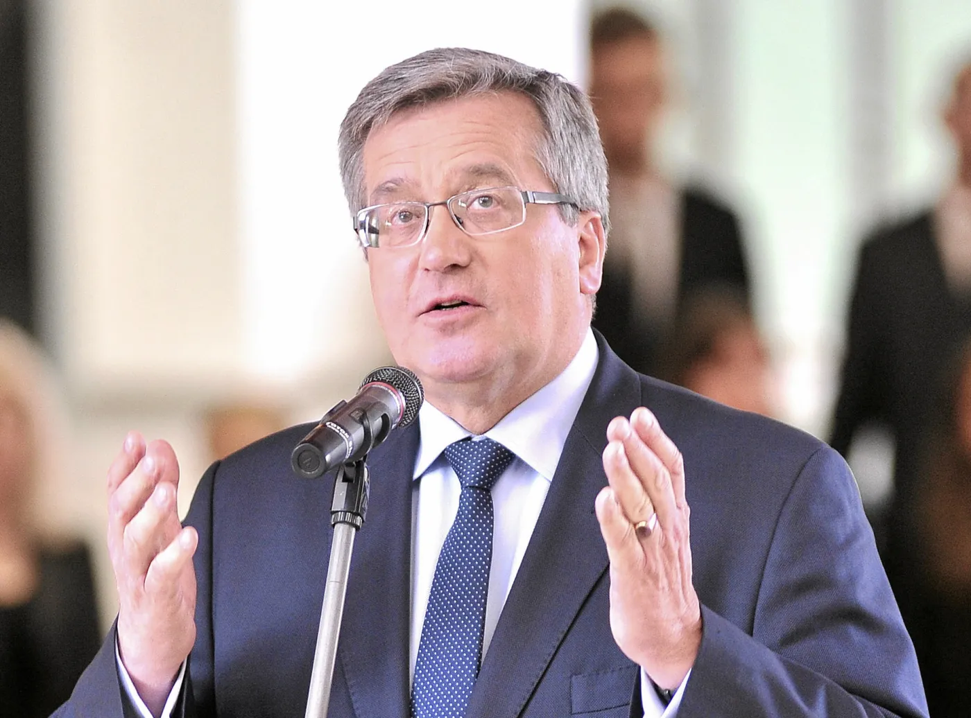 Prezydent Komorowski odcina się od ataku na kardynała Dziwisza