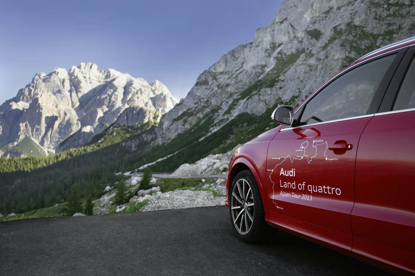 Nowość z Niemiec atakuje polskie drogi! RS Q3 to pierwszy taki model Audi. ZDJĘCIA