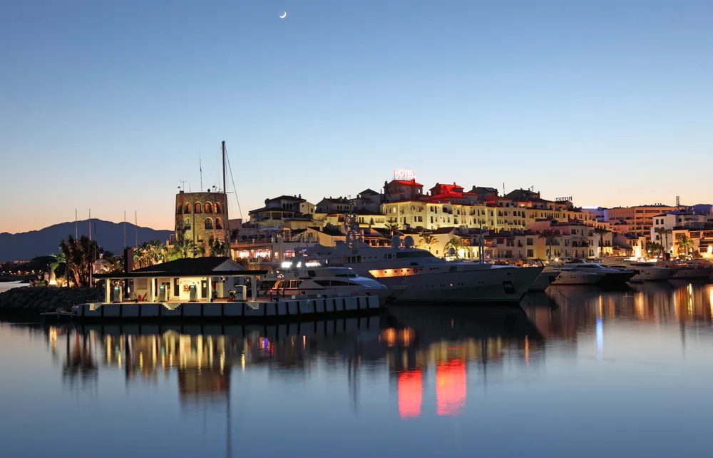 Marbella. Malowniczo zapada zmierzch