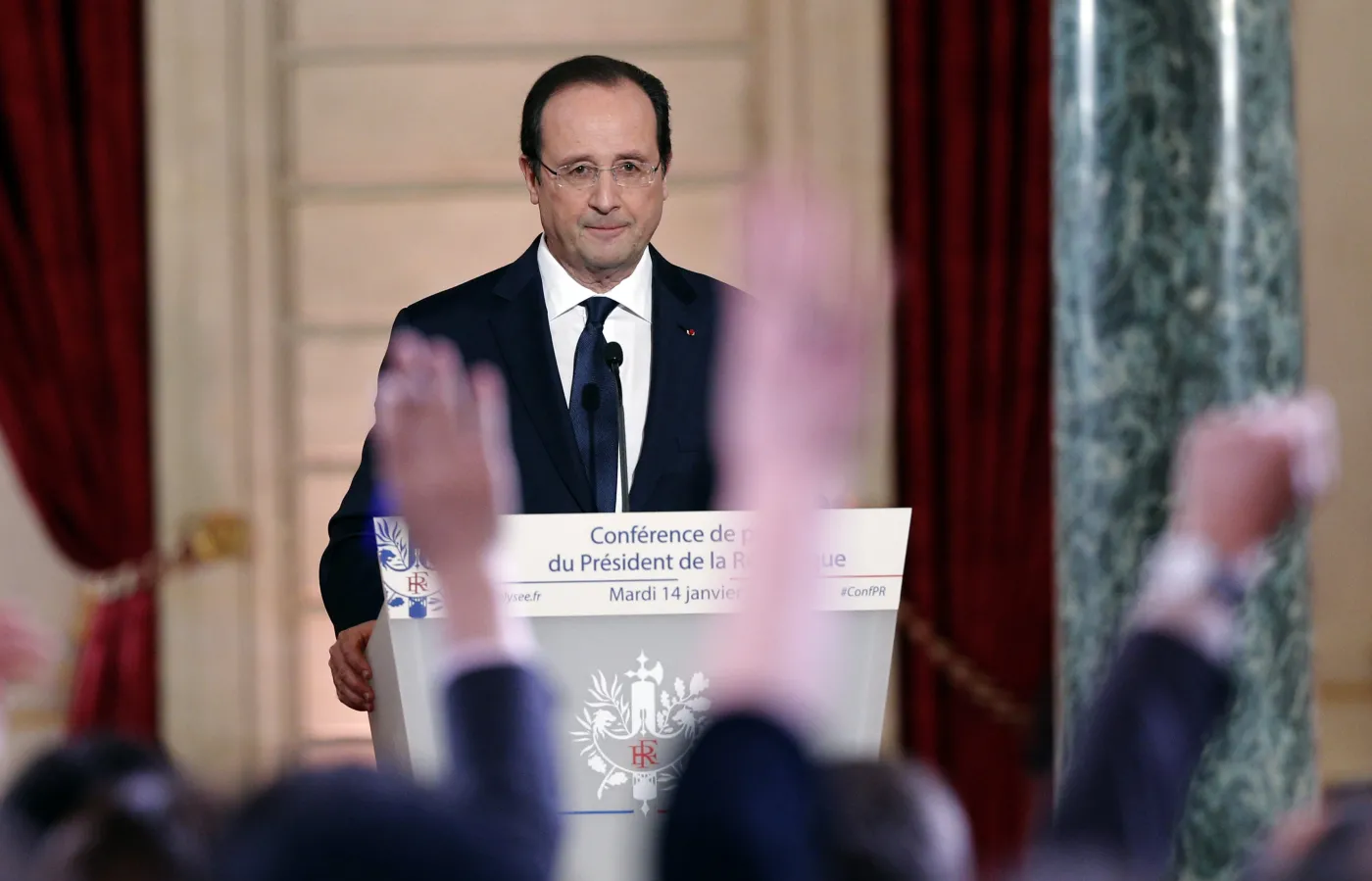 Ani słowa o romansie. Prezydent Hollande odpowiada mediom