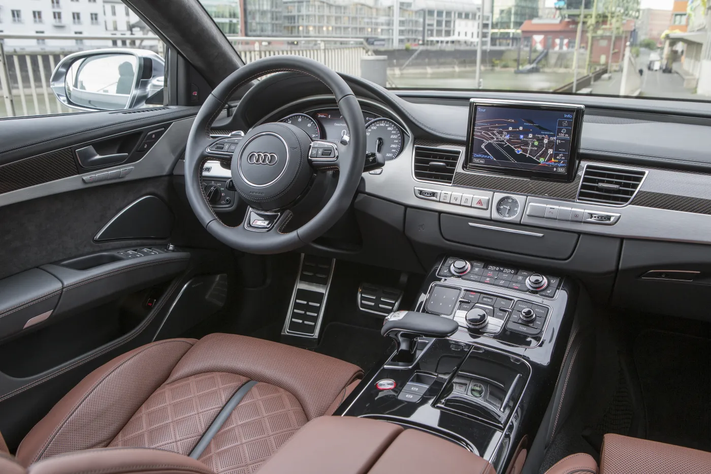 Niemiecka nowość debiutuje na polskich drogach. Zobacz ZDJĘCIA audi S8