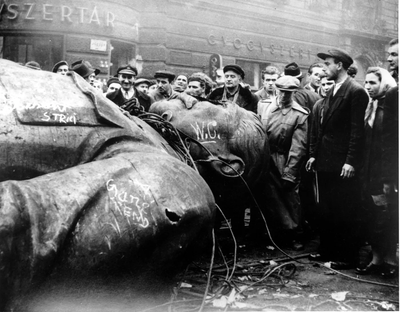 Tak wojska radzieckie krwawo stłumiły powstanie na Węgrzech. ZDJĘCIA