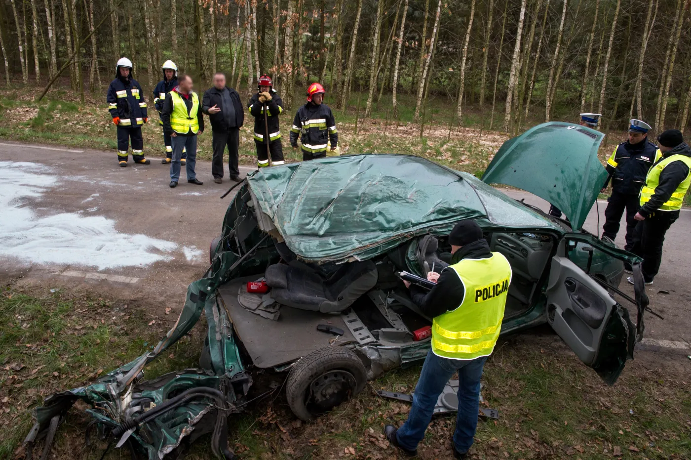 Tragiczny wypadek pod Grudziądzem. Zginęło siedmiu pasażerów osobówki. ZDJĘCIA