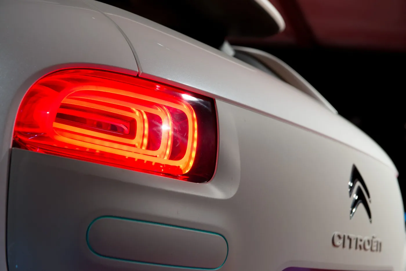 Pierwszy samochód z poduszką powietrzną w suficie już w Polsce. Citroen C4 cactus. ZDJĘCIA