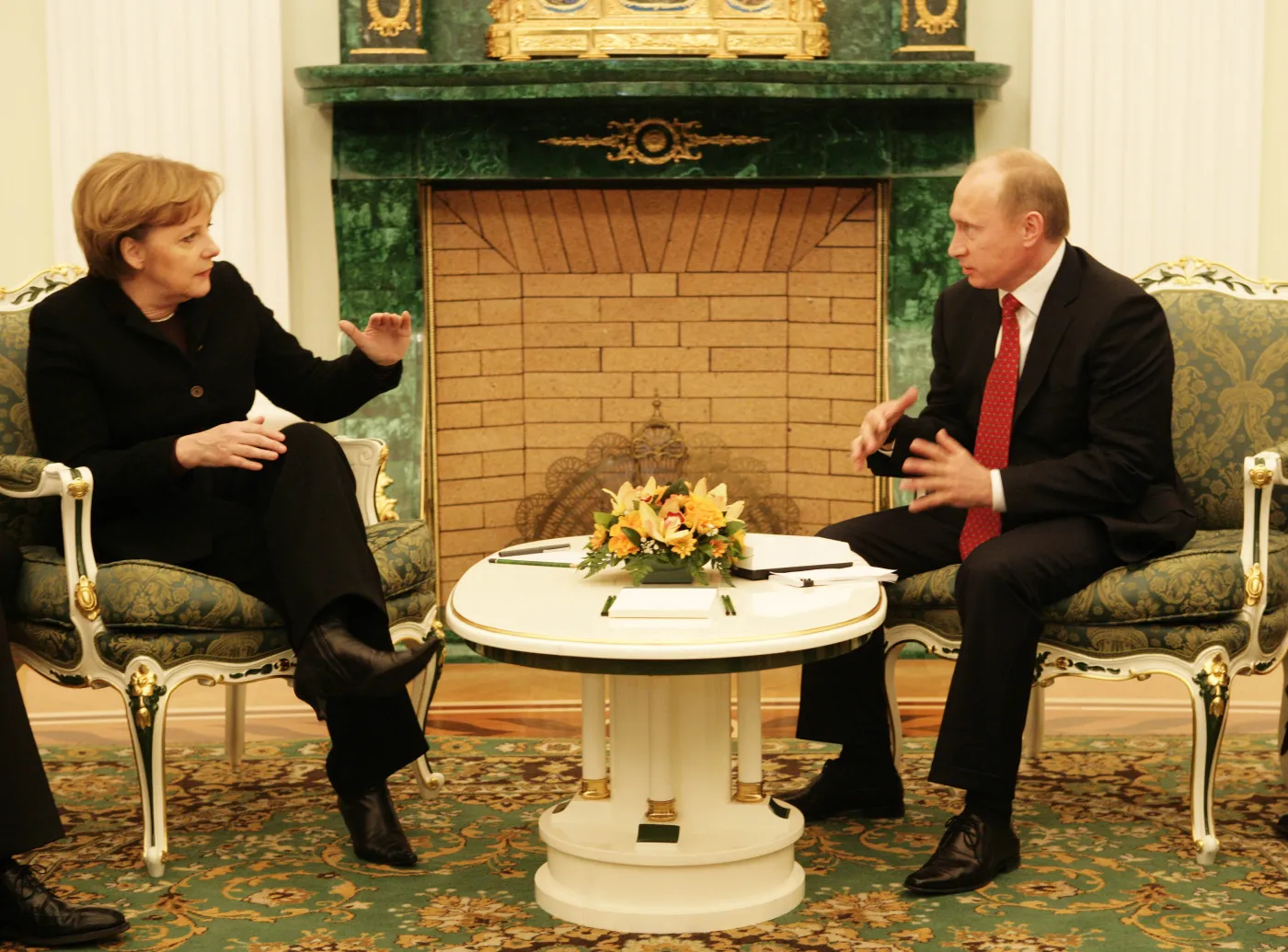 Merkel i Putin po cichu negocjują? Oto niemiecko-rosyjski plan...