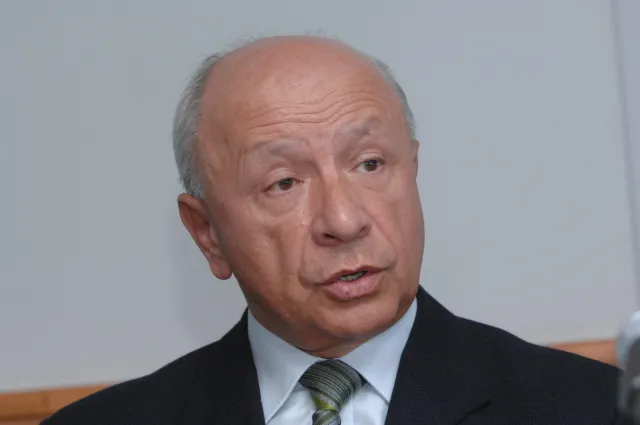 Kto broni prof. Chazana? Ginekologa już wcześniej wyrzucano z hukiem. SYLWETKA