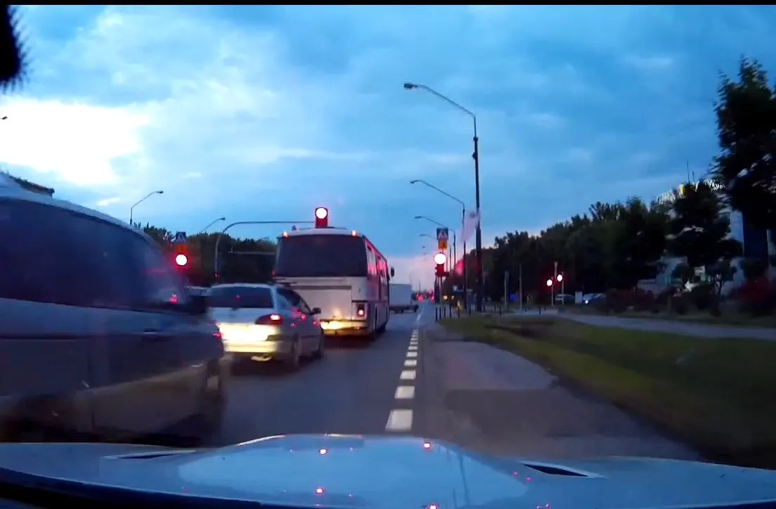 Szef policji wyciąga haki na kierowcę BMW M3, który szalał na ulicach Warszawy. ZDJĘCIA i WIDEO
