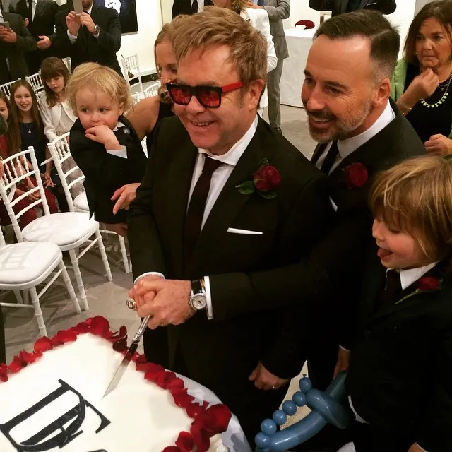 Elton John po 20 latach poślubił ukochanego [ZDJĘCIA]