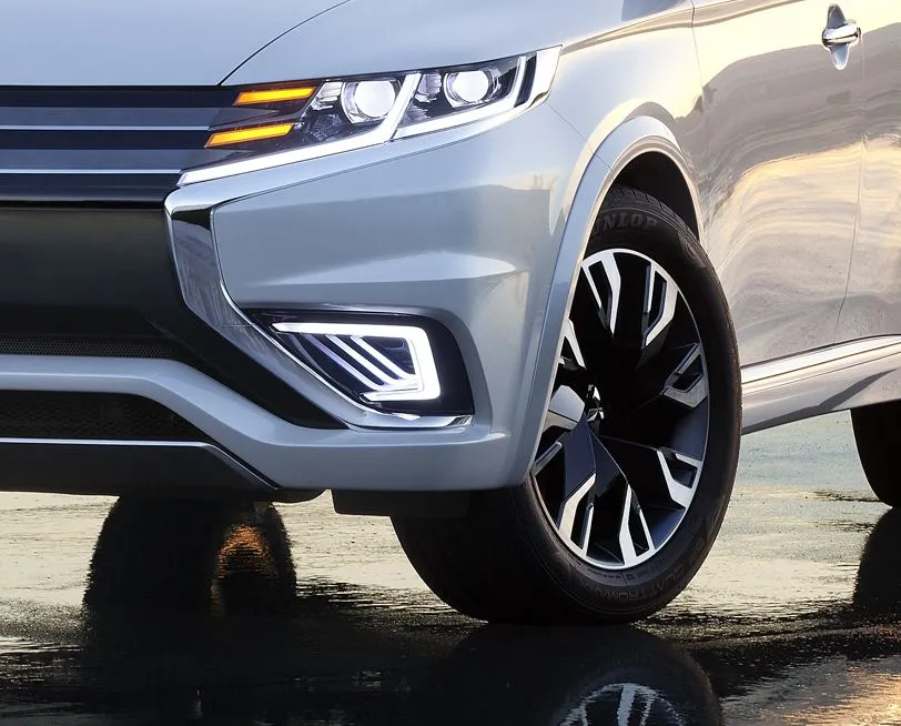 Nowa twarz Mitsubishi - tak wygląda outlander PHEV Concept-S. ZDJĘCIA