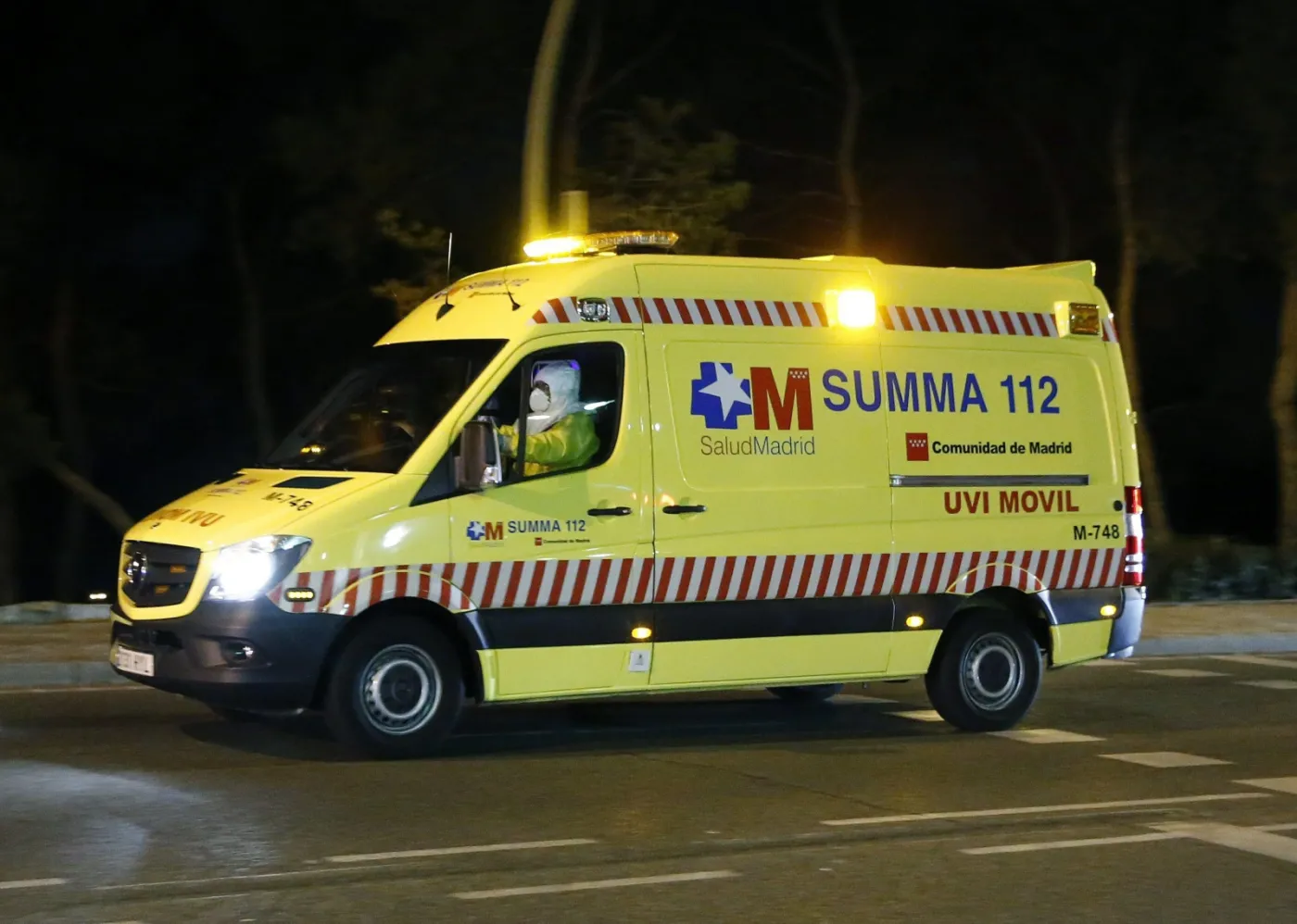Ambulans przewożący chorą pielęgniarkę