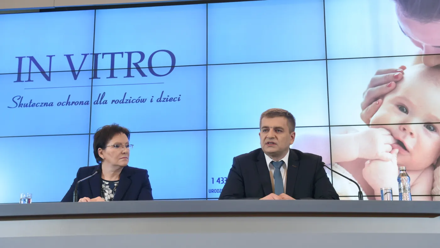 Rząd przyjął ustawę o in vitro. Będzie dostępne nie tylko dla małżeństw