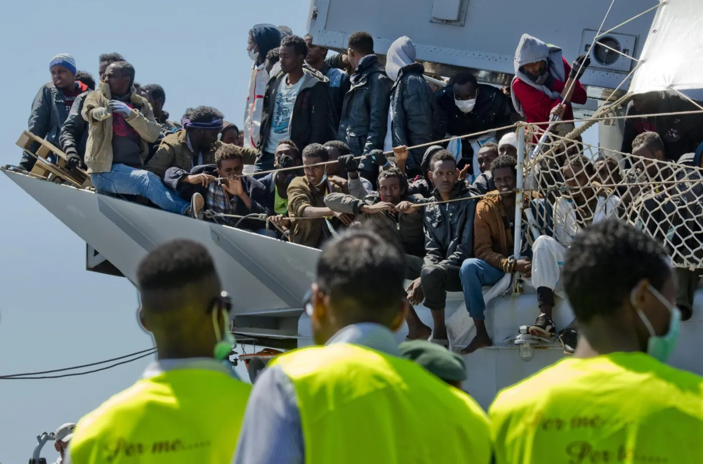 Grupa migranów u wybrzeży Włoch