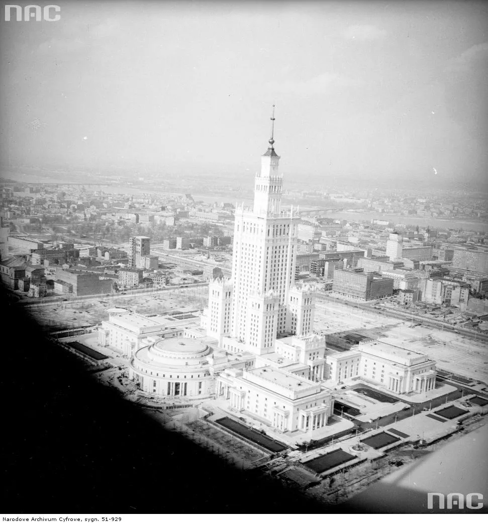 Polski Empire State Building? Nadwiślański Wersal? PKiN świętuje 60 lat. ARCHIWALNE ZDJĘCIA