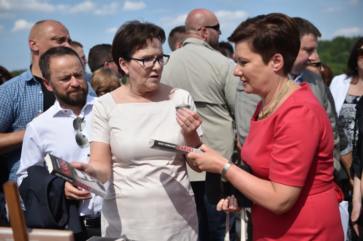 Ewa Kopacz i Hanna Gronkiewicz-Waltz zwiedzają nowy bulwar nad Wisłą. ZDJĘCIA