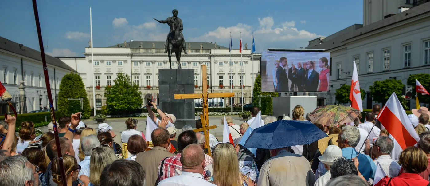 Tłumy przed Pałacem Prezydenckim. Każdy chciał uścisnąć rękę Andrzeja Dudy [ZDJĘCIA]