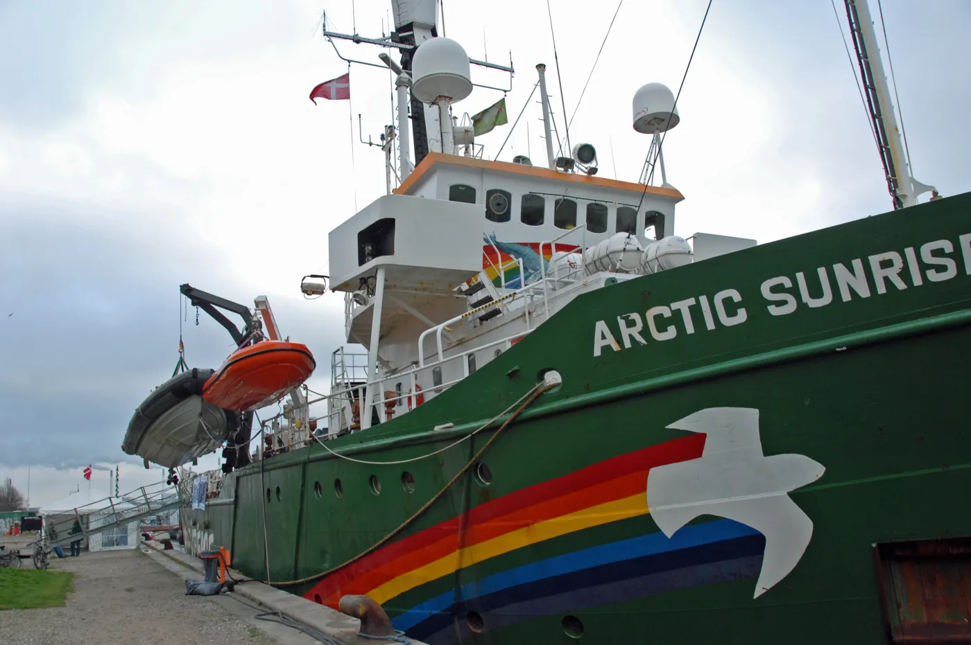 Polski ekolog z Greenpeace po 100 dniach wrócił do kraju