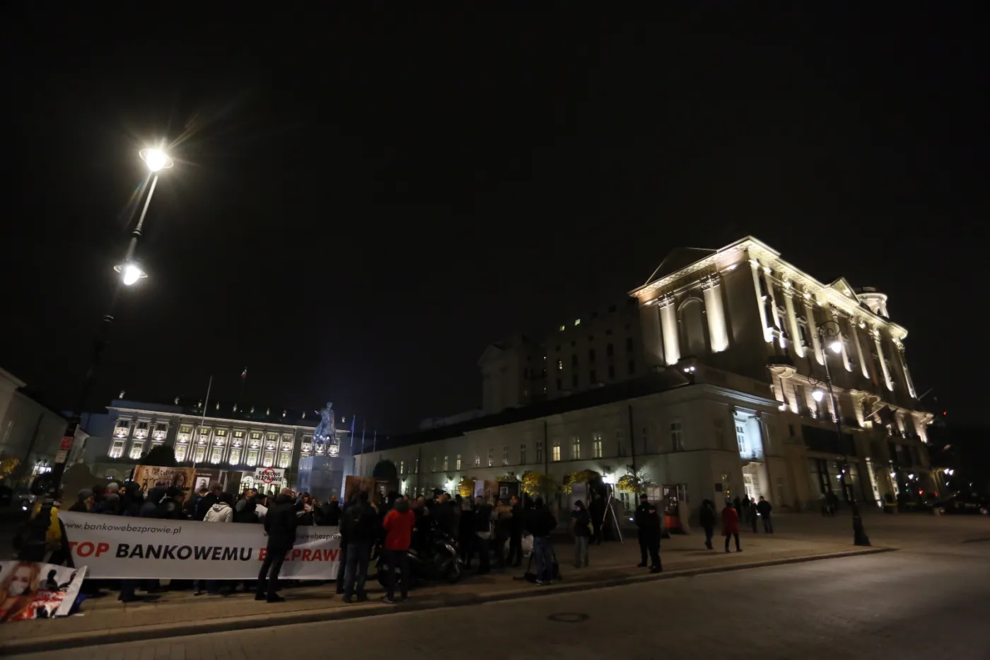 Frankowicze protestowali przed Pałacem Prezydenckim. Domagali się spełnienia obietnic. ZDJĘCIA