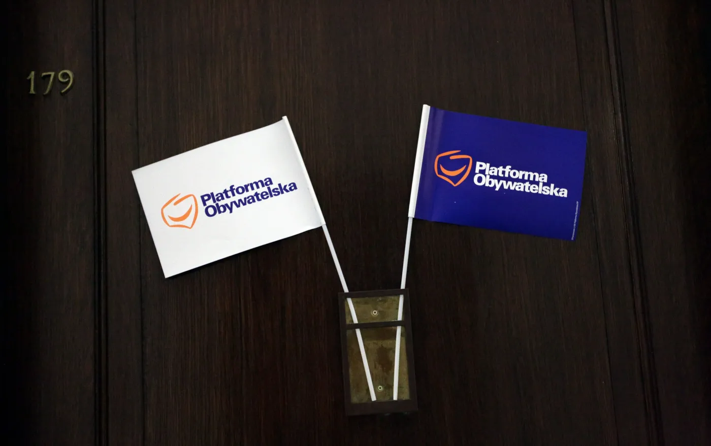 Flagi z logo Platformy Obywatelskiej