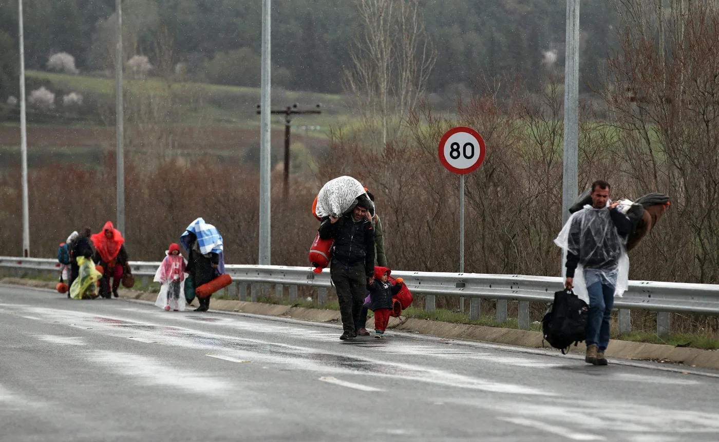Uchodźcy na granicy Grecji z Macedonią