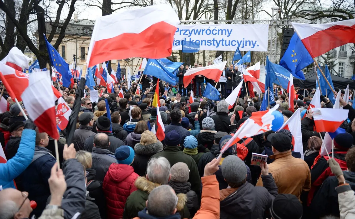 Nowoczesna, KOD, politycy PO... Manifestacja w obronie ładu konstytucyjnego. ZDJĘCIA