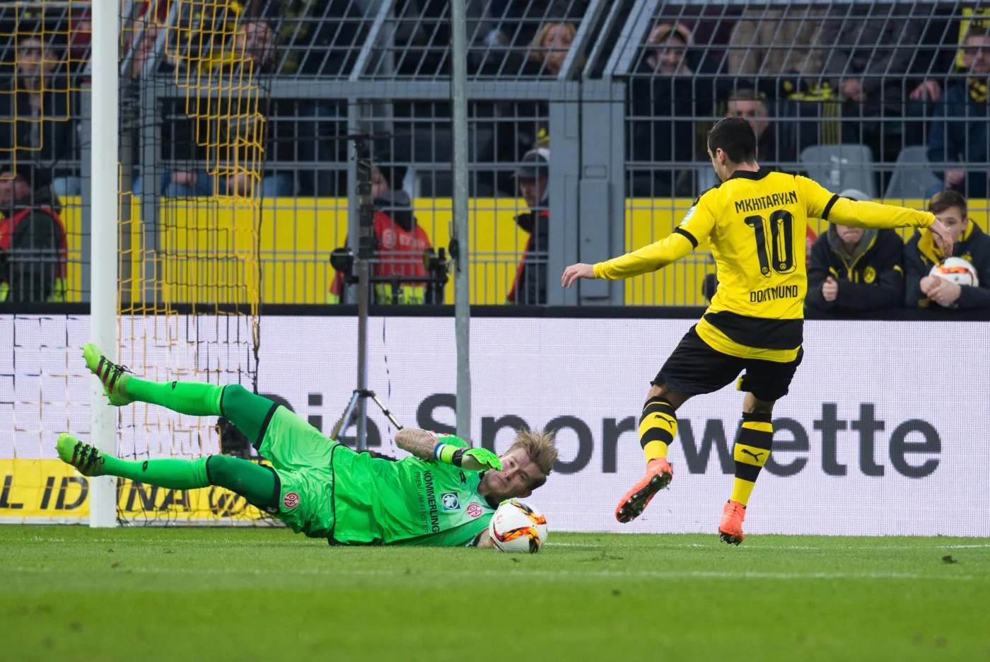 Henrikh Mkhitaryan i Loris Karius