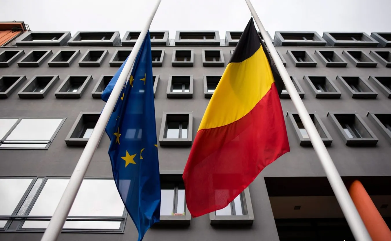 Flagi Unii Europejskiej i Belgii