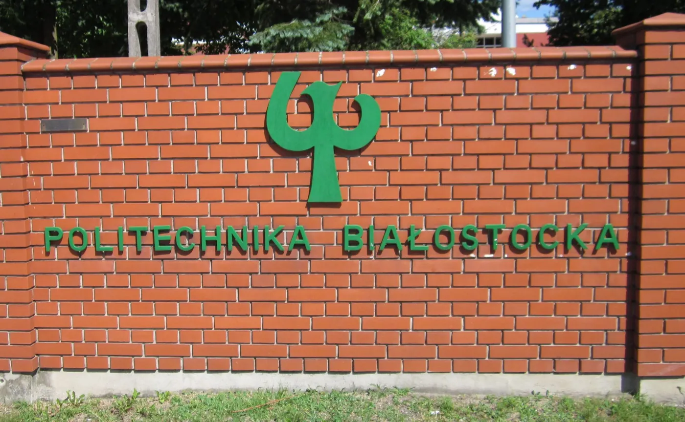 Uczelnia tłumaczy się z koncertu